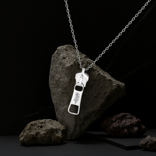 ICONIC NECKLACE